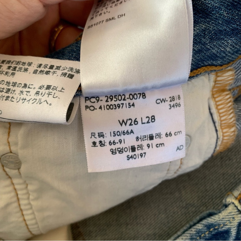 Levi’s 501 Short Medium Wash Distressed Jeans - Picture 8 of 8